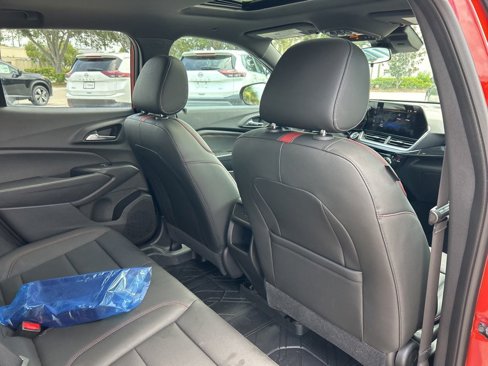 Used 2024 Chevrolet Trax RS w/ Sunroof Package image 39
