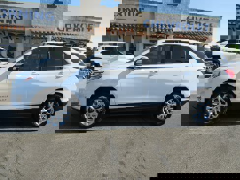 Used 2020 Chevrolet Equinox LT image 2
