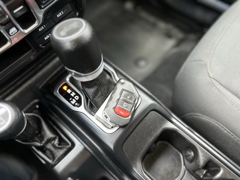 Used 2023 Jeep Wrangler Unlimited image 37