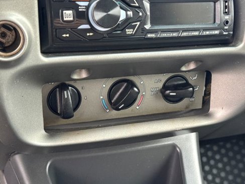 Used 2005 Ford Explorer Sport Trac XLT image 17