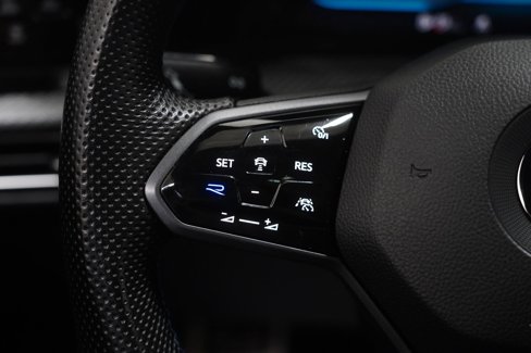 Used 2023 Volkswagen Golf R image 18