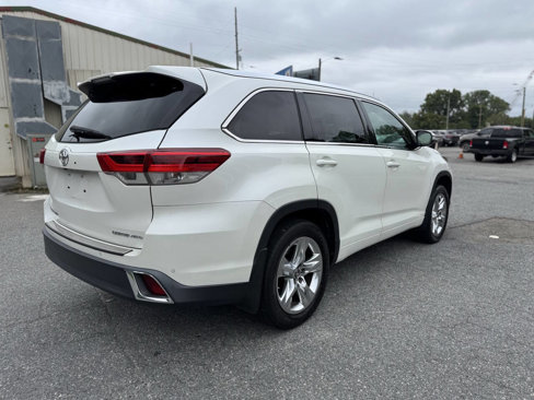 Used 2018 Toyota Highlander AWD V6 image 12