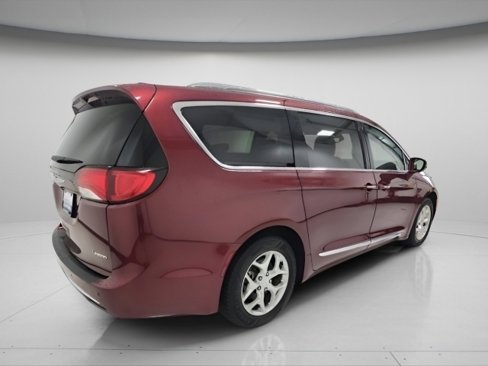 Used 2018 Chrysler Pacifica Limited image 13