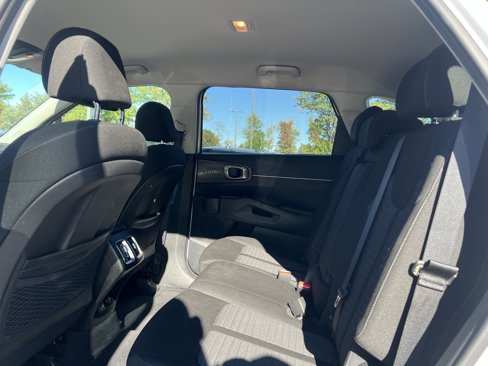 Used 2022 Kia Sorento LX image 24