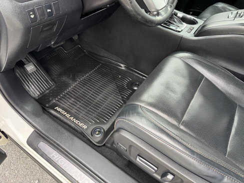 Used 2018 Toyota Highlander AWD V6 image 11