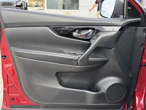 Used 2018 Nissan Rogue Sport SV image 30