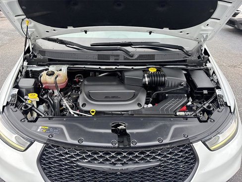 Used 2021 Chrysler Pacifica Touring w/ S Appearance Package image 33