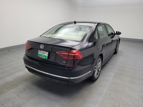 Used 2018 Volkswagen Passat 2.0T R-Line image 9