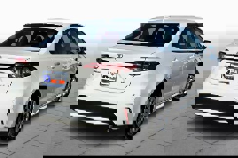 Used 2021 Toyota Corolla LE image 11