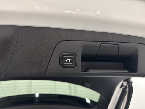 Used 2021 Buick Envision Essence image 16