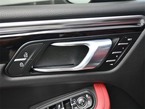 Certified 2021 Porsche Macan S image 8