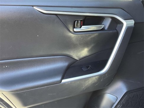 Used 2021 Toyota RAV4 XLE image 9