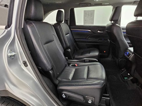 Used 2016 Toyota Highlander Limited image 30
