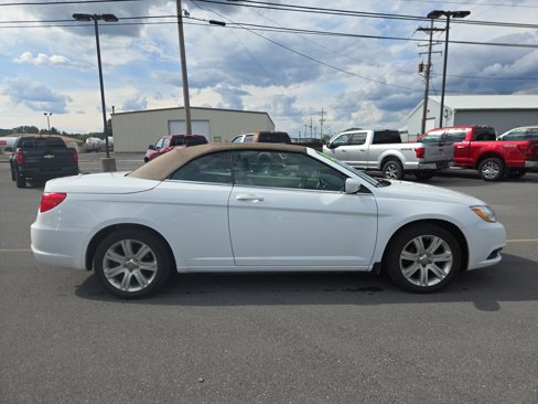 Used 2013 Chrysler 200 Touring w/ Cold Weather Group image 2