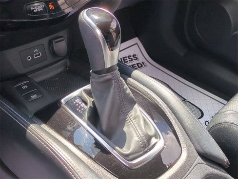 Used 2020 Nissan Rogue SL image 17
