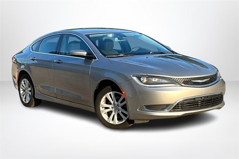 Used 2015 Chrysler 200 Limited w/ Convenience Group image 3