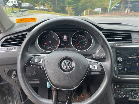 Used 2020 Volkswagen Tiguan SE image 12