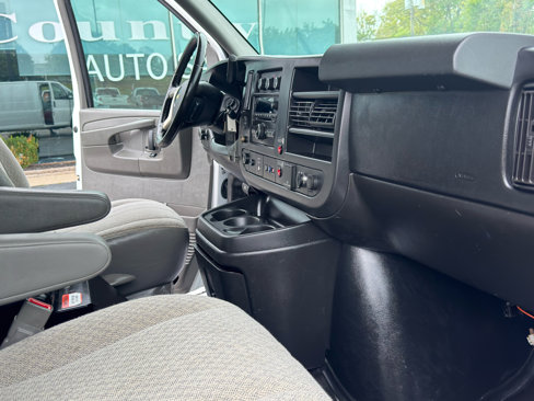 Used 2015 Chevrolet Express 2500 image 22