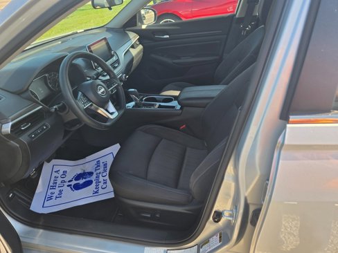 Used 2024 Nissan Altima 2.5 SV image 6