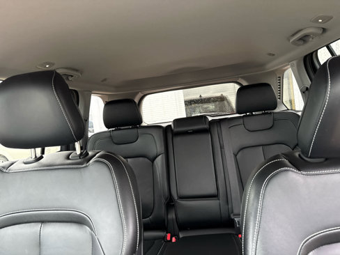 Used 2023 Jeep Grand Cherokee Limited w/ Black Appearance Package image 19