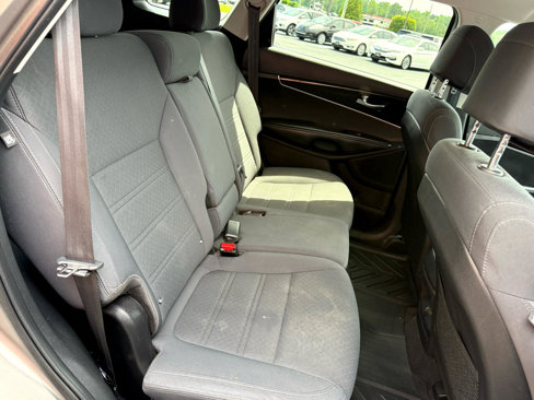 Used 2017 Kia Sorento L image 17