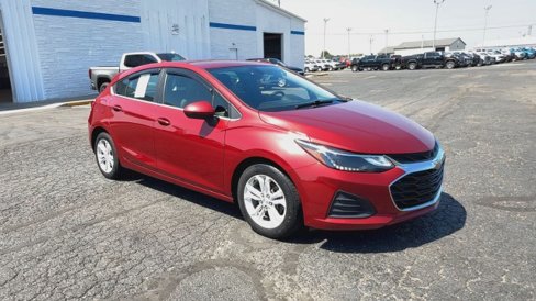 Used 2019 Chevrolet Cruze LT image 2