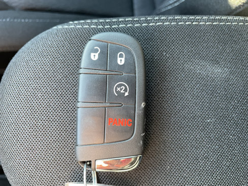 Used 2021 Jeep Renegade Latitude w/ Luxury Group II image 21