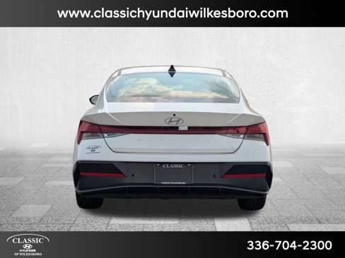 Used 2024 Hyundai Elantra Limited image 6