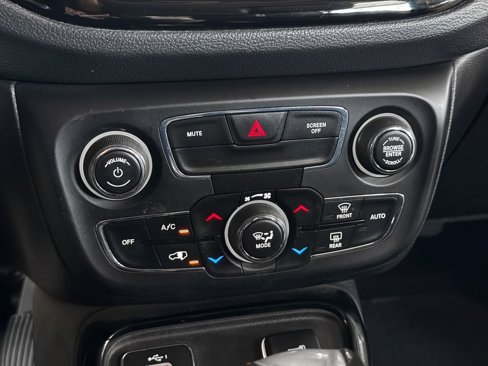 Used 2019 Jeep Compass Limited image 30