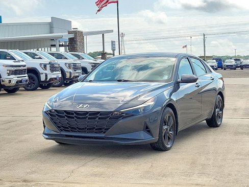 Used 2023 Hyundai Elantra SEL image 2