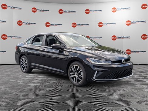New 2025 Volkswagen Jetta SE image 3