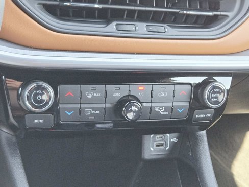 Used 2024 Jeep Compass Limited image 29