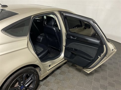 Used 2018 Ford Fusion SE w/ Equipment Group 201A image 32