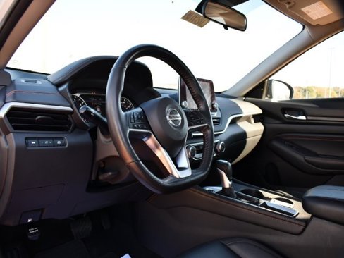 Used 2022 Nissan Altima 2.5 SR image 11
