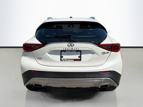 Used 2018 INFINITI QX30 Premium w/ Cargo Package image 7