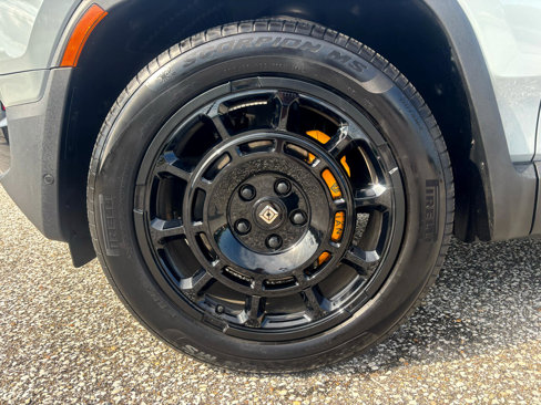 Used 2025 Rivian R1S Premium image 41