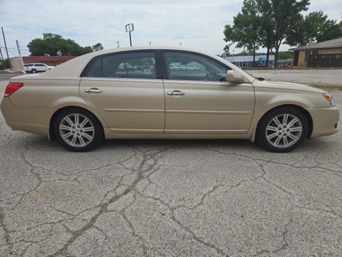 Used 2010 Toyota Avalon image 3
