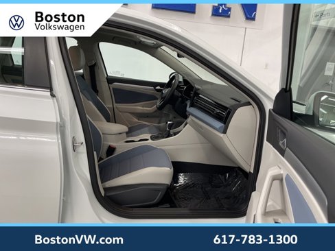 Used 2025 Volkswagen Jetta SE image 28