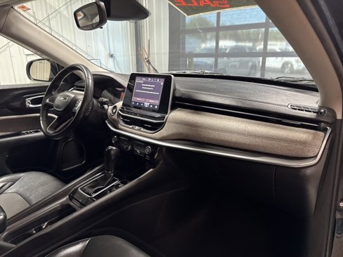 Used 2022 Jeep Compass Latitude image 25