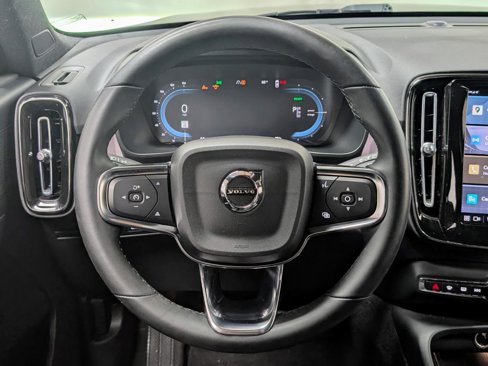 Used 2023 Volvo XC40 Recharge Core image 25
