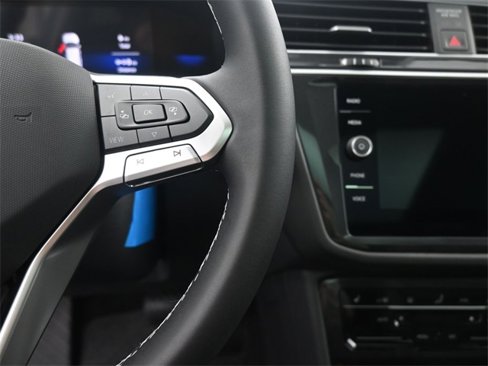 Used 2024 Volkswagen Tiguan SE image 23