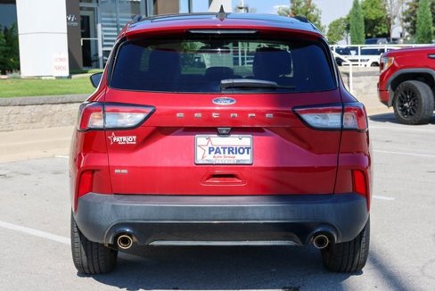 Used 2021 Ford Escape SE w/ SE Sport Appearance Package image 4
