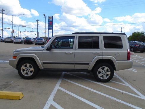 Used 2007 Jeep Commander Sport image 4