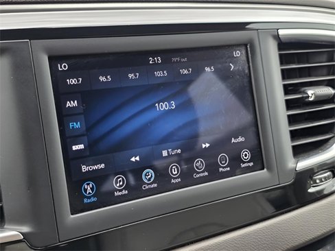 Used 2018 Chrysler Pacifica Touring-L image 23
