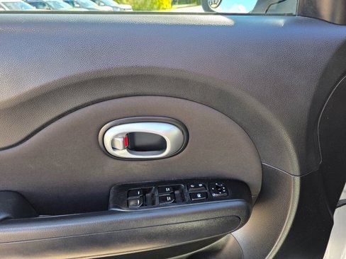 Used 2015 Kia Soul + image 24