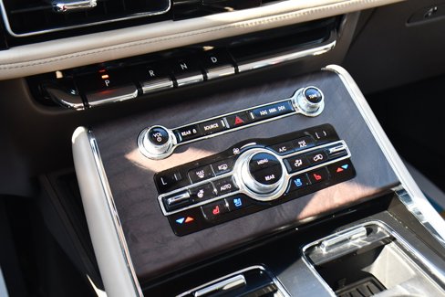 Used 2020 Lincoln Aviator Reserve w/ Equipment Group 202A image 33