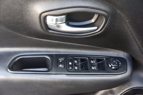 Used 2016 Jeep Renegade Latitude image 14