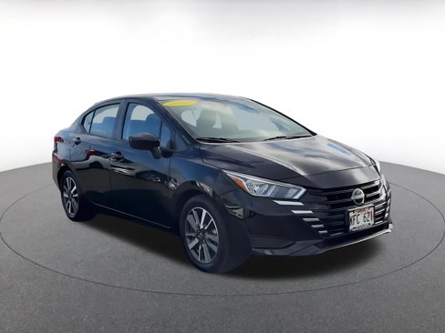 Used 2023 Nissan Versa SV image 3