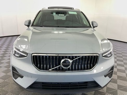 New 2025 Volvo XC40 B5 Core w/ Climate Package image 3