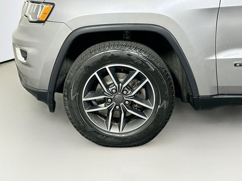 Used 2019 Jeep Grand Cherokee Limited image 32